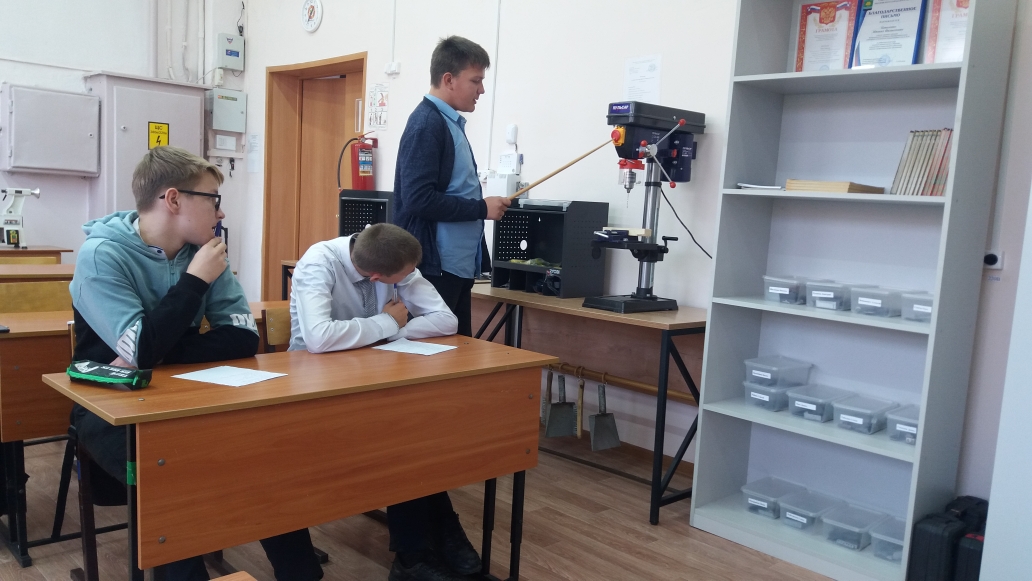 4 Кабинет слесарного дела.jpg